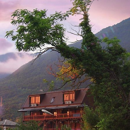 Абхазская Усадьба Hotel Gagra Exterior photo